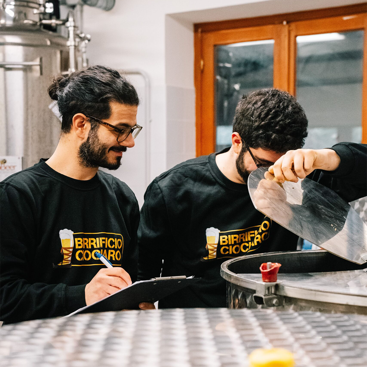 Featured image for “Il segreto dietro ogni pinta: il controllo qualità nella birra artigianale”