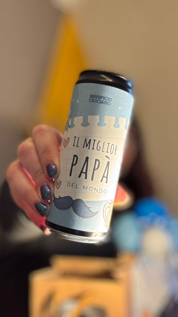 Lattina di birra personalizzata con la scritta Il miglior papà del mondo.